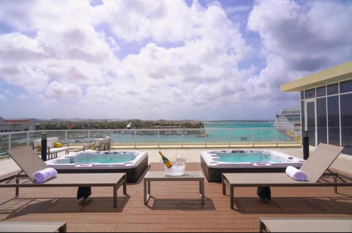 Luxury Condo With Infinity Pool & Ocean View Oranjestad Exteriér fotografie